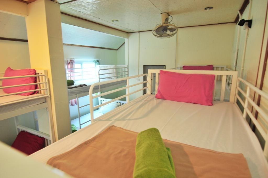 October Hostel Islas Phi Phi Habitación foto